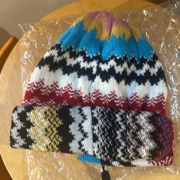 NWT Iconic Missoni SUPER SOFT Wool Beanie Hat Unisex (Size OS Blue Pink Multi) - Picture 8 of 8